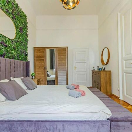 Luxury Apartment By The Famous Vaci Street Budapest Kültér fotó