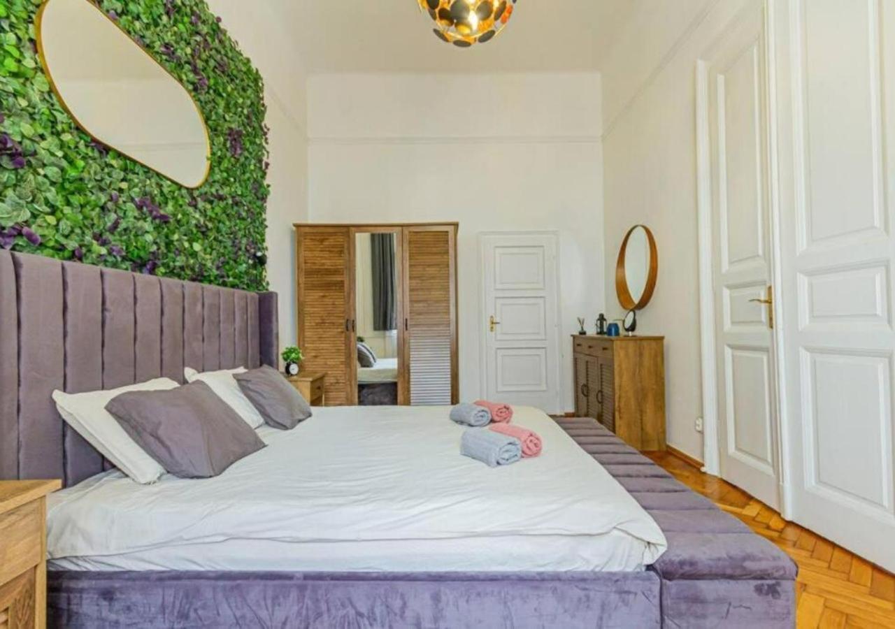 Luxury Apartment By The Famous Vaci Street Budapest Kültér fotó