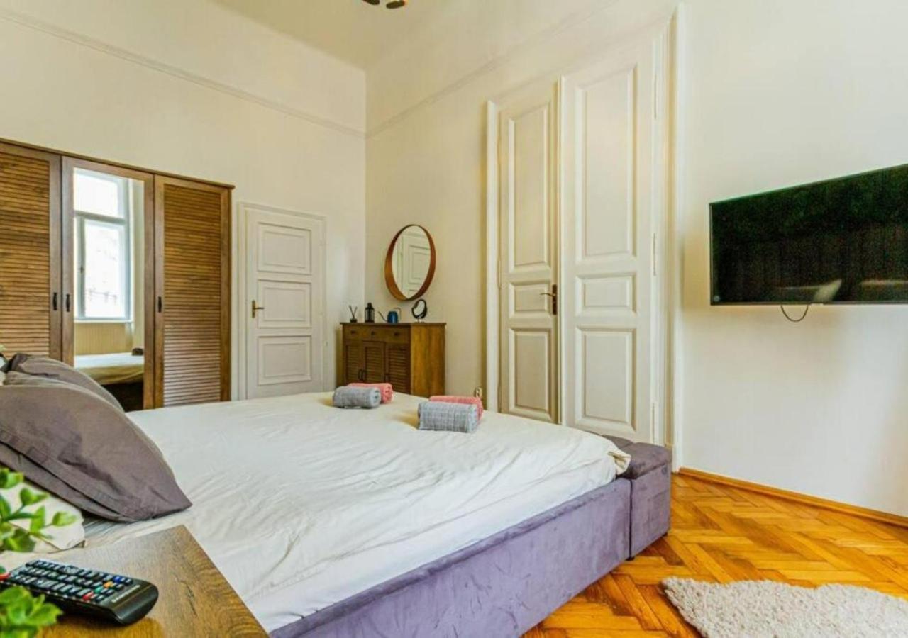 Luxury Apartment By The Famous Vaci Street Budapest Kültér fotó