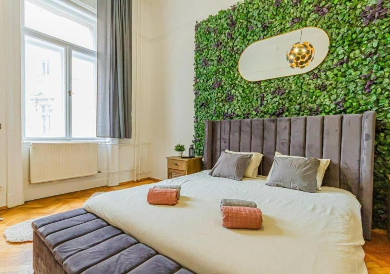 Luxury Apartment By The Famous Vaci Street Budapest Kültér fotó